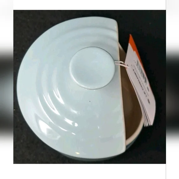 Le Creuset 10 Oz Salt Keeper   Stoneware Light Blue "Sea Salt" - NWT - Picture 4 of 7
